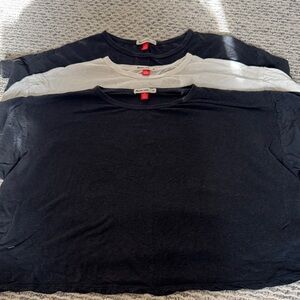 Marine Layer Cropped Black and White T-Shirts Set